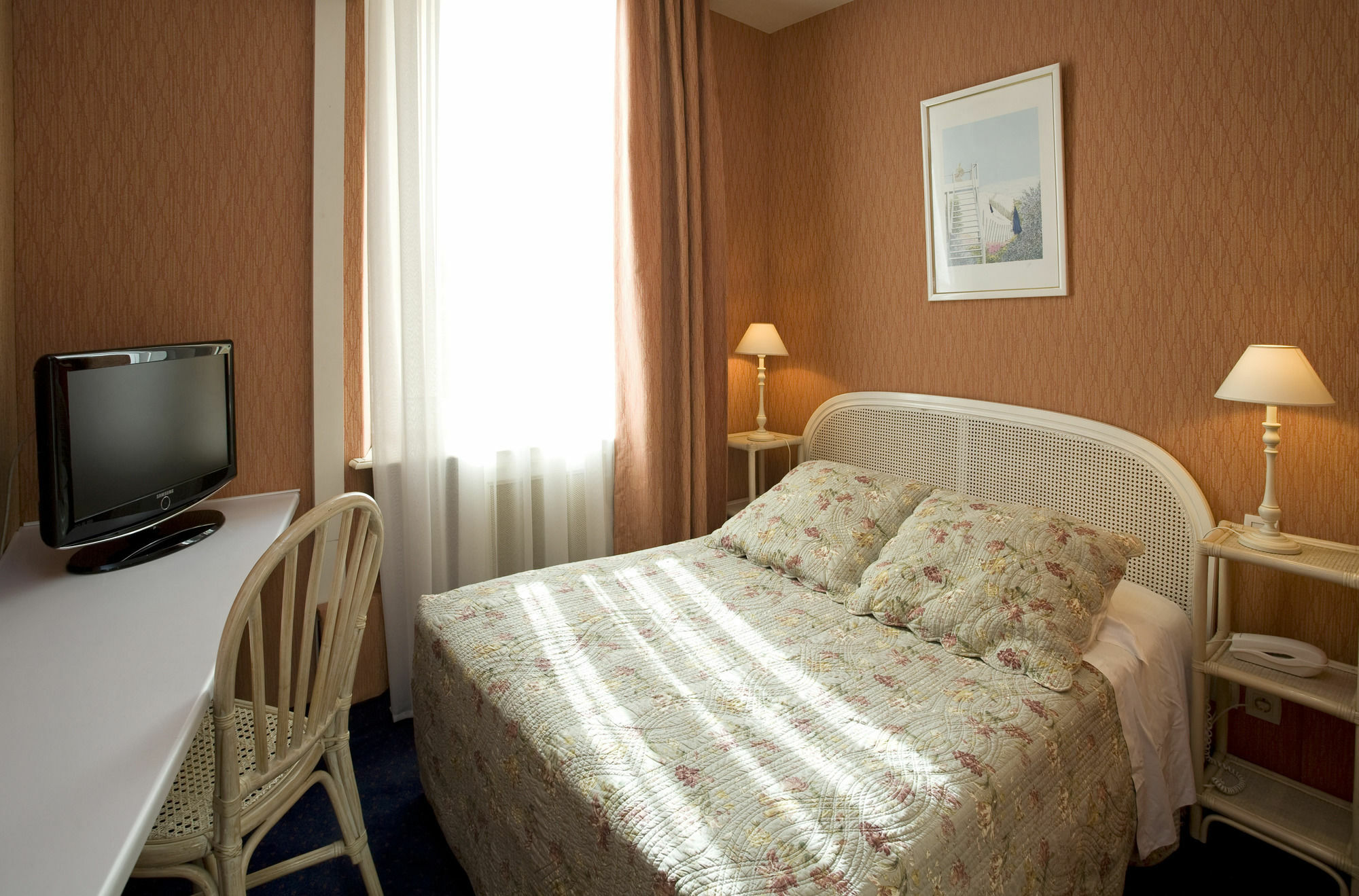 Hotel L'Olivier - Piscine & Parking Cannes Ngoại thất bức ảnh
