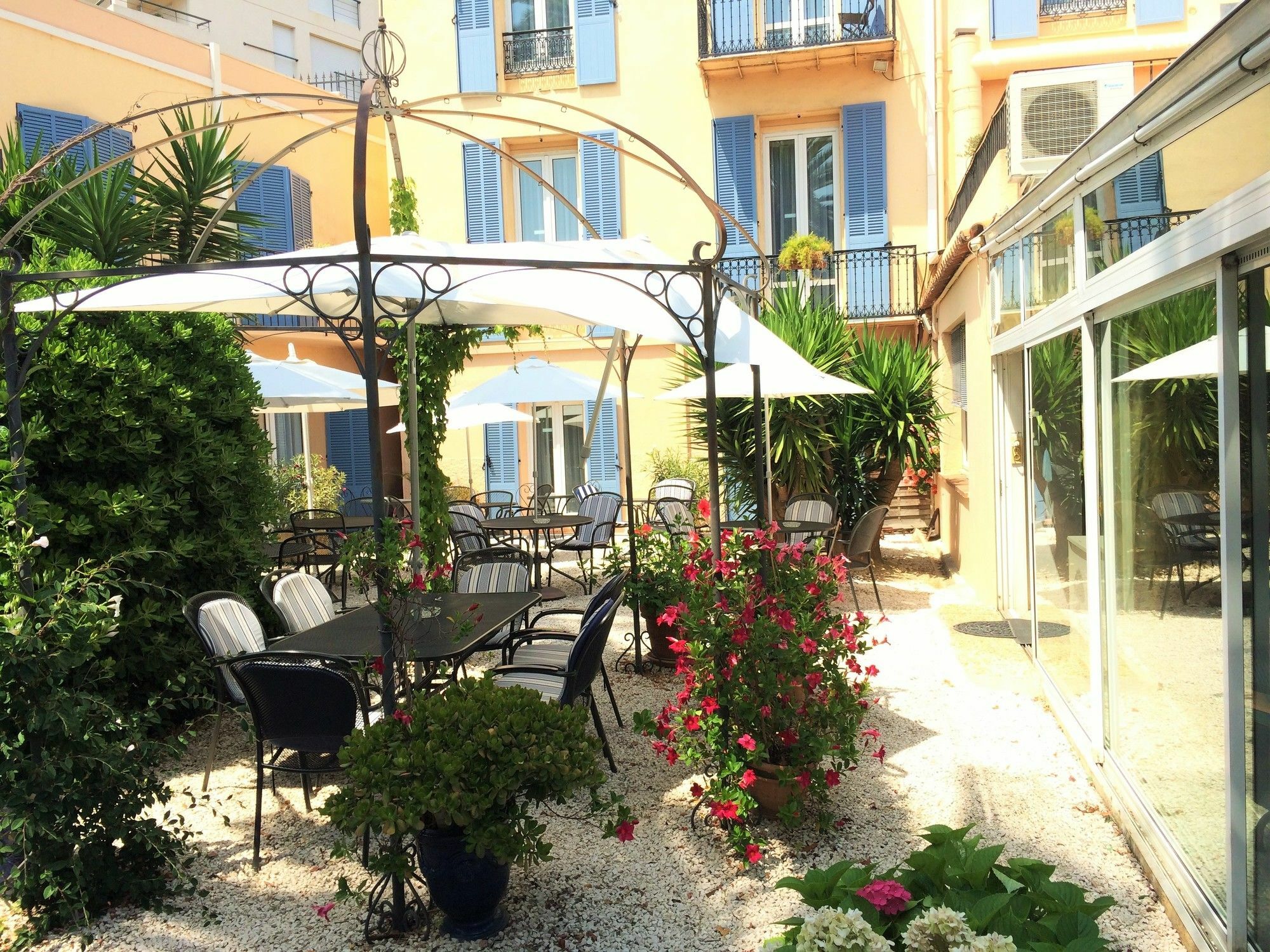 Hotel L'Olivier - Piscine & Parking Cannes Ngoại thất bức ảnh
