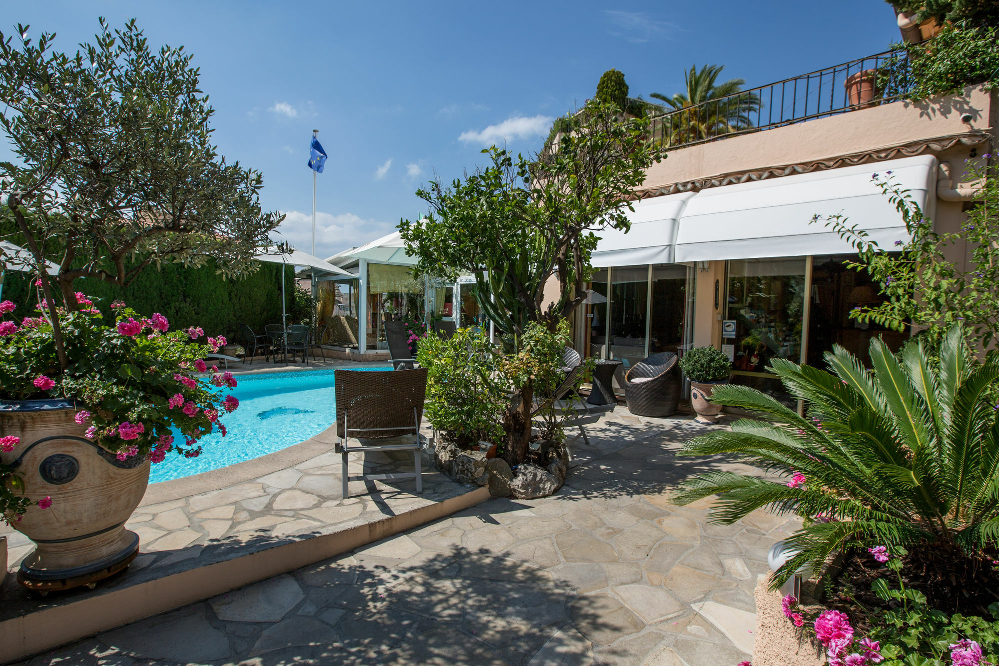 Hotel L'Olivier - Piscine & Parking Cannes Ngoại thất bức ảnh