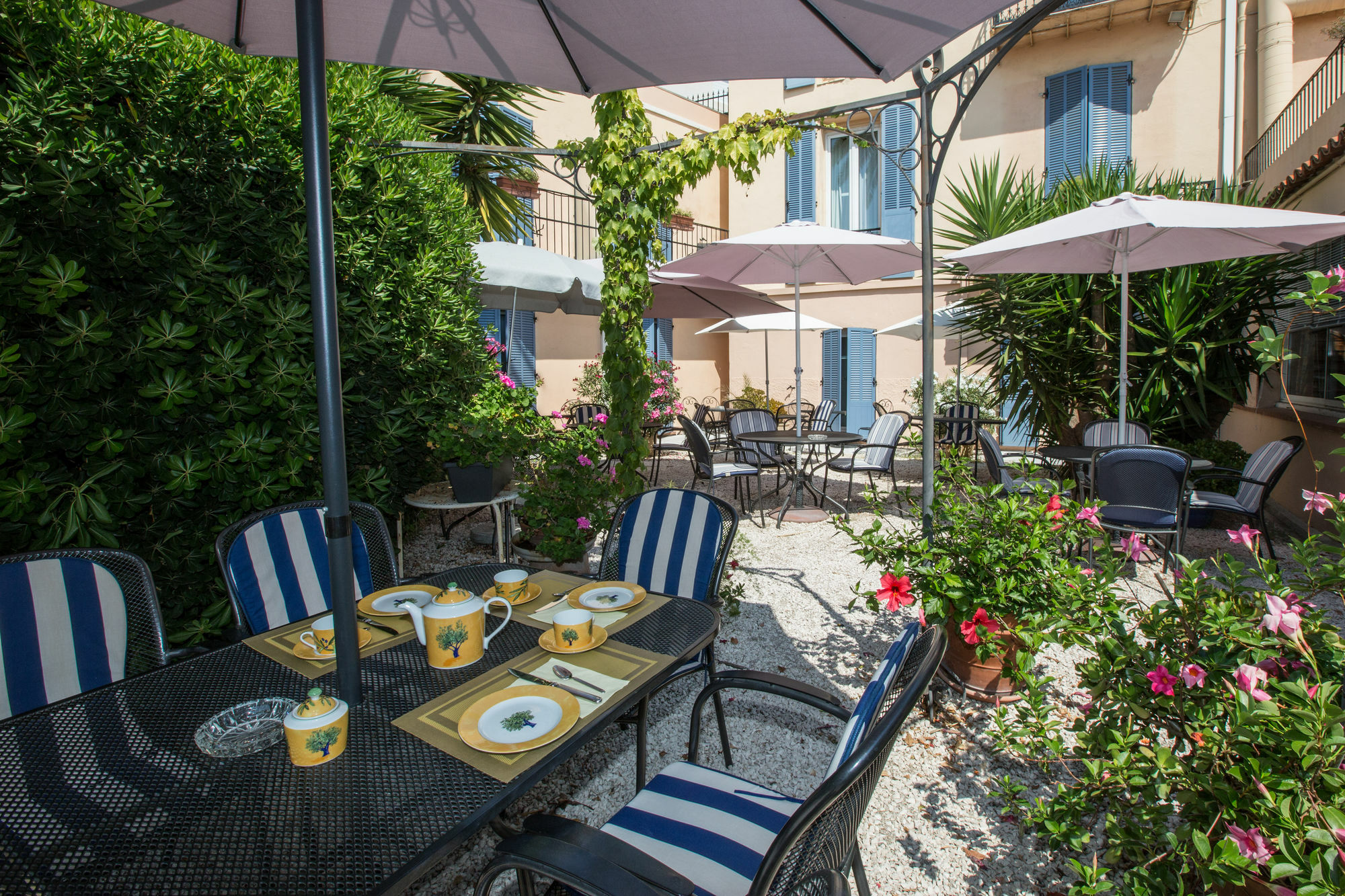 Hotel L'Olivier - Piscine & Parking Cannes Ngoại thất bức ảnh