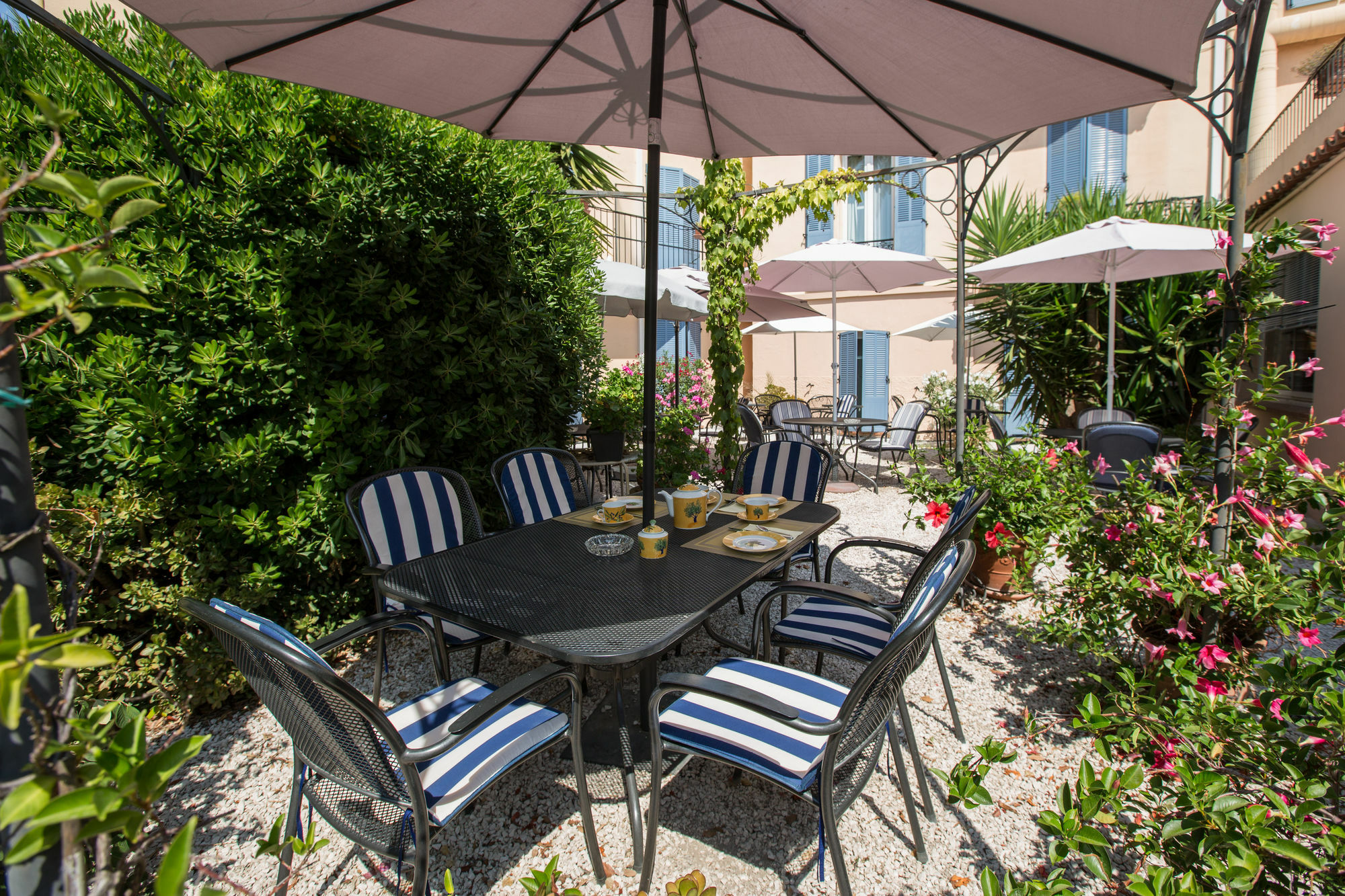 Hotel L'Olivier - Piscine & Parking Cannes Ngoại thất bức ảnh