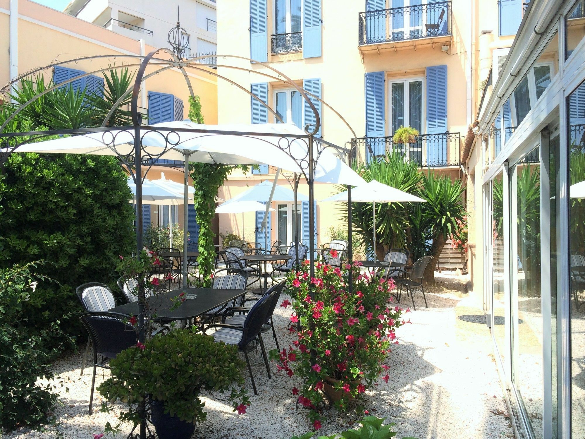 Hotel L'Olivier - Piscine & Parking Cannes Ngoại thất bức ảnh